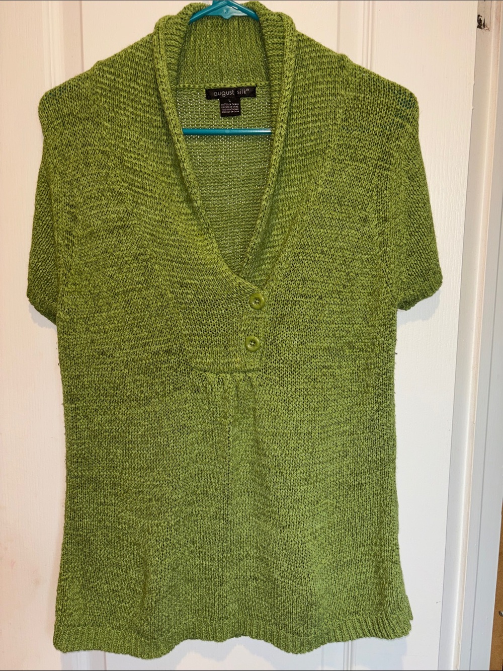 AUGUST SILK GORGEOUS LIME GREEN SWEATER OPEN KNIT SHORT SLEEVES 2 BUTTON DESIGN